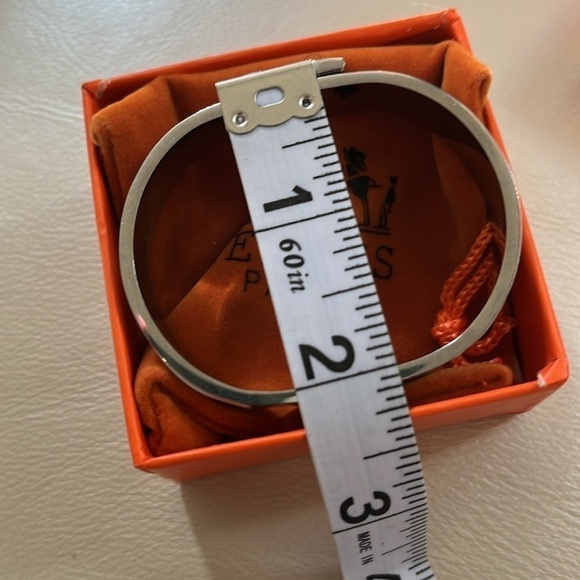 Classic Hermes H bracelet in silver and white - Picture 9 of 9